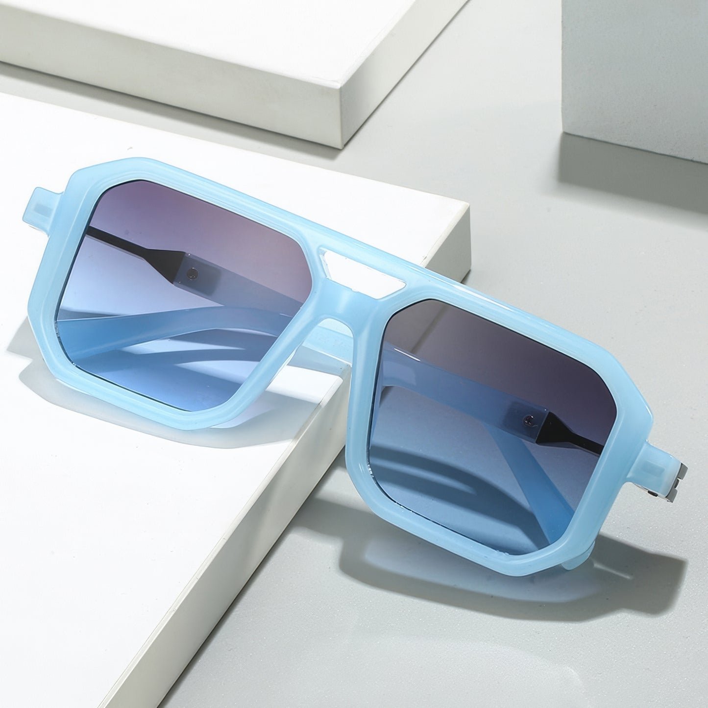 Retro Rays | Chic & Retro Gradient Square Sunglasses